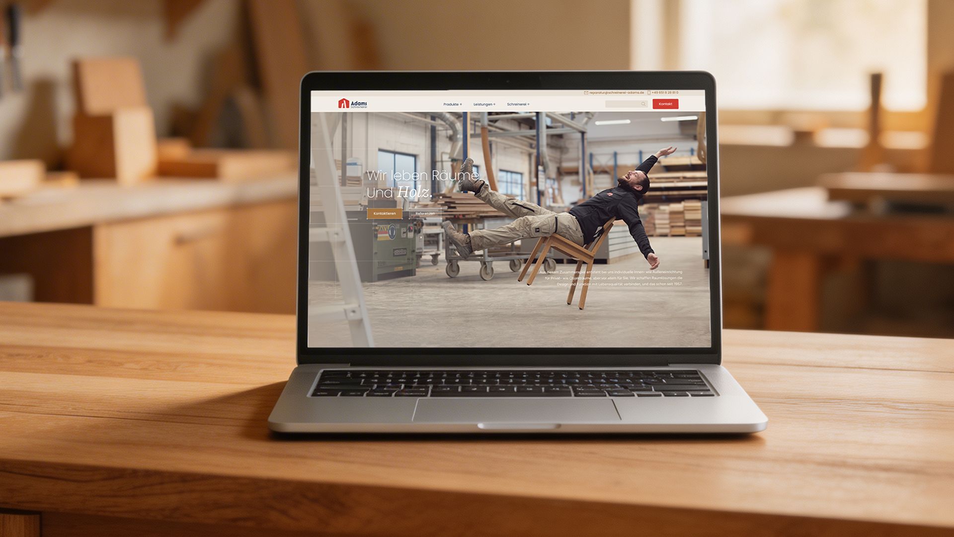 Laptop mit Website-Vorschau