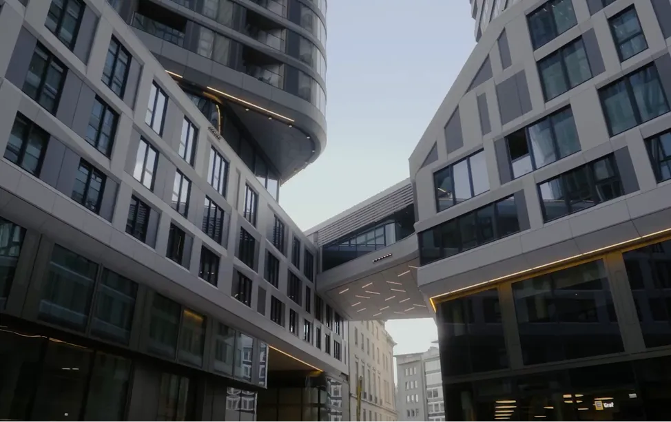 Architekturaufnahme eines urbanen PRIME TIME fitness Standorts